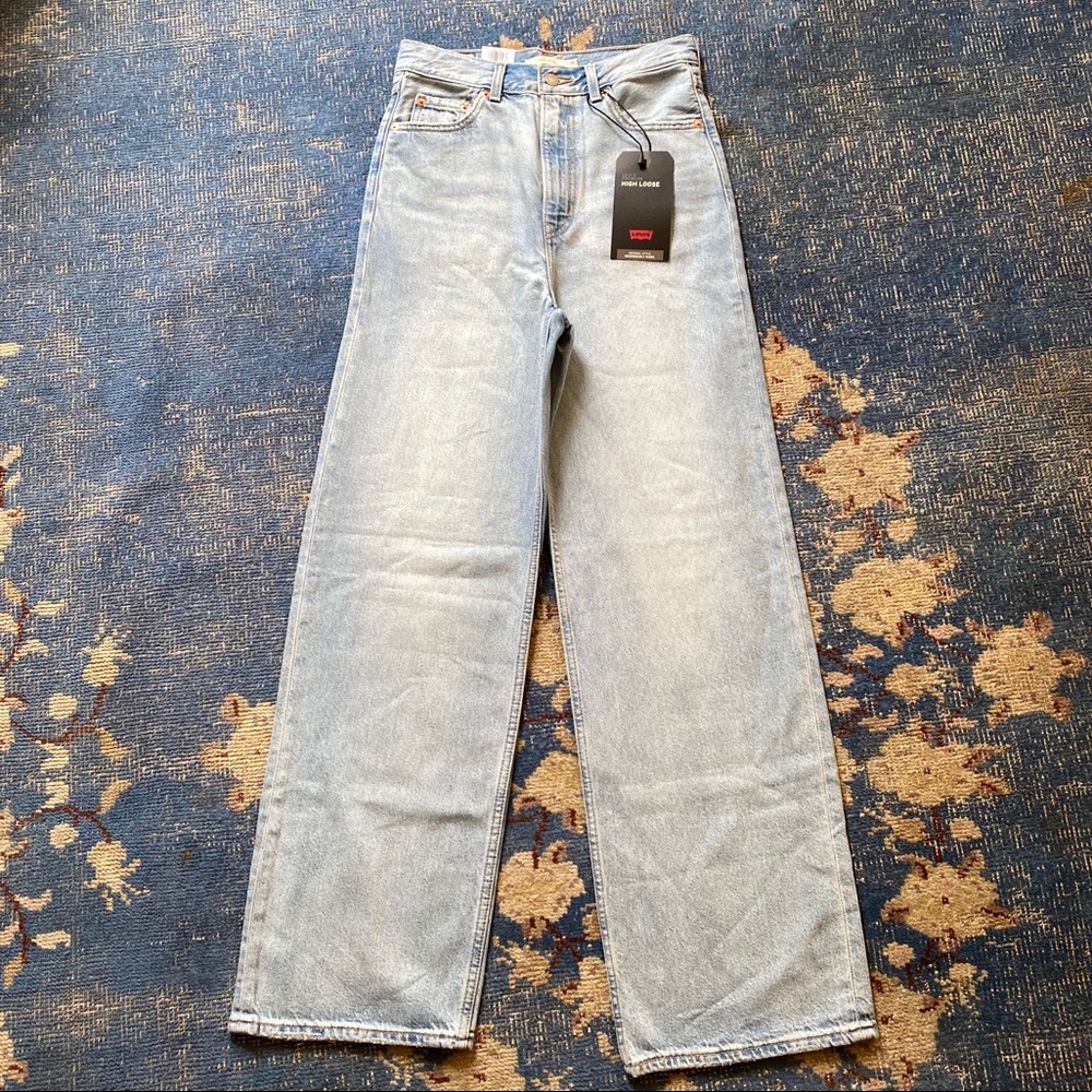 NWT Levi's High Loose Jeans in Middle Road - Picture 4 of 5
